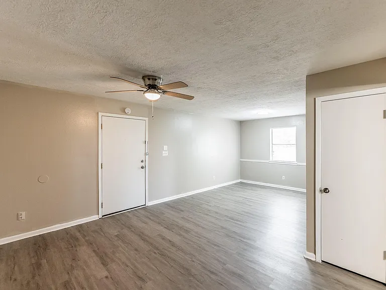 1329 Windsor St #2 — Photo 11