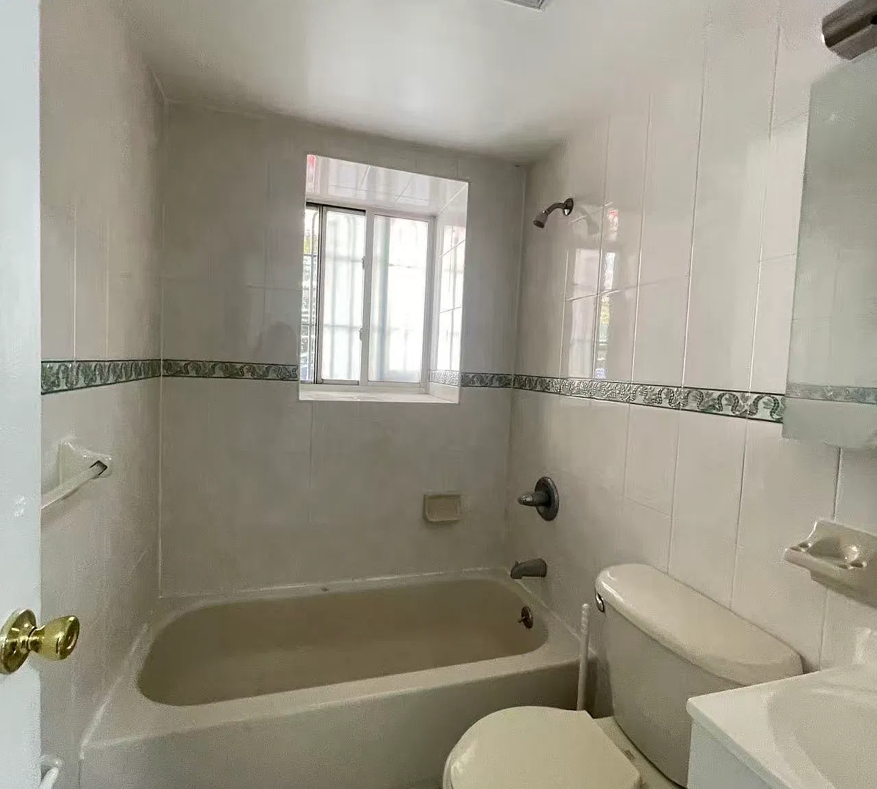 2 bed, 700 sqft, $2,350 — Photo 2
