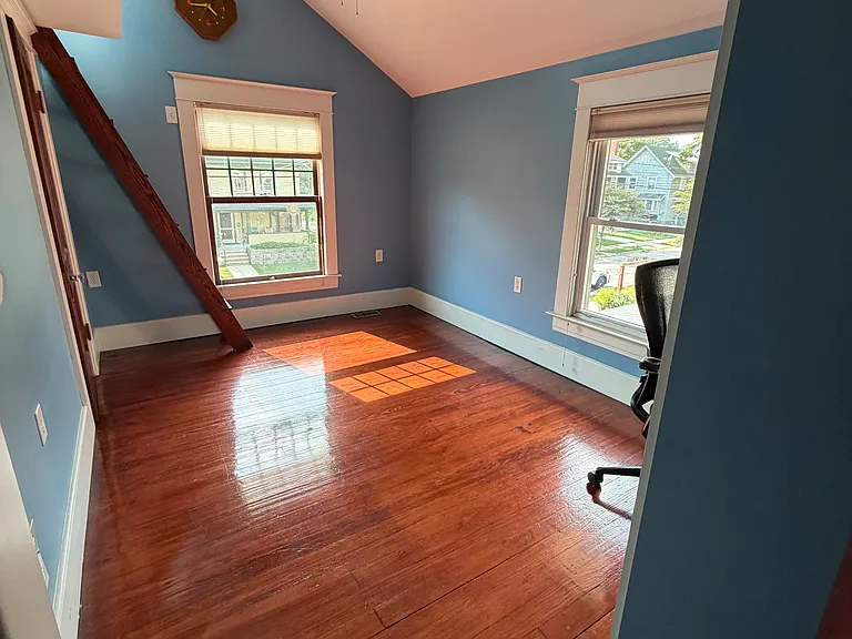 139 Leslie St — Photo 24