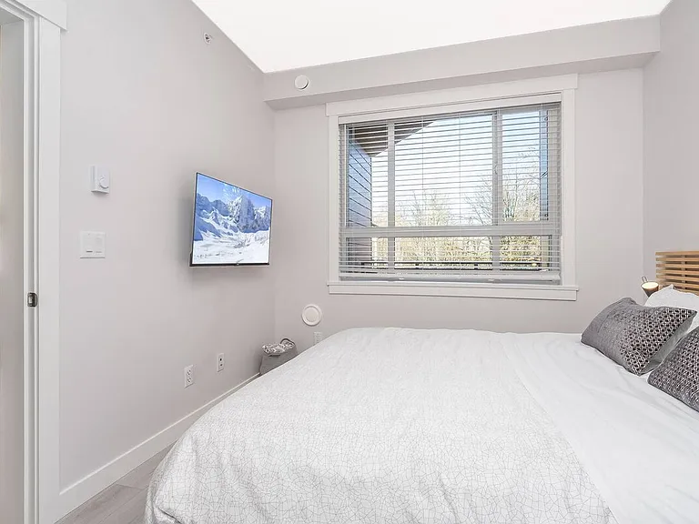 32690 14th Ave #400 — Photo 12