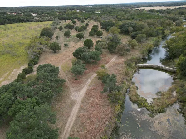 748 Buffalo Trl, Liberty Hill, TX 78642