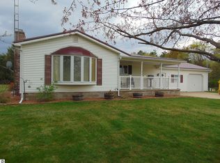 186 S Luce Rd, Ithaca, MI 48847