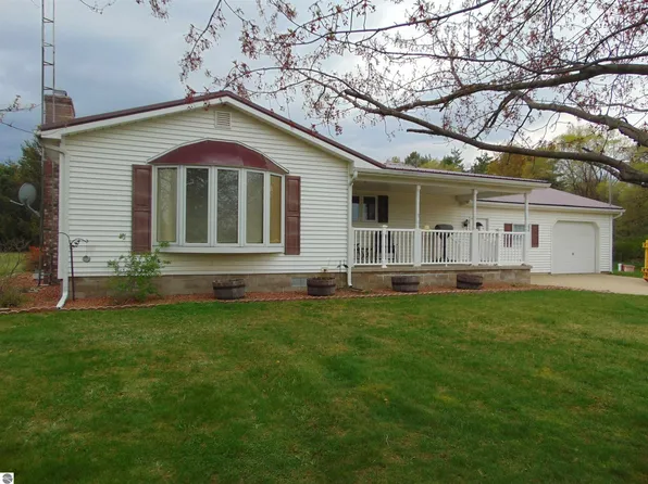 186 S Luce Rd, Ithaca, MI 48847