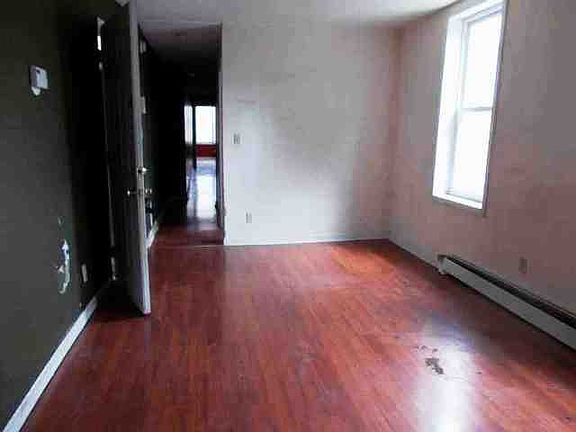 4th image of 811 Montgomery St #201