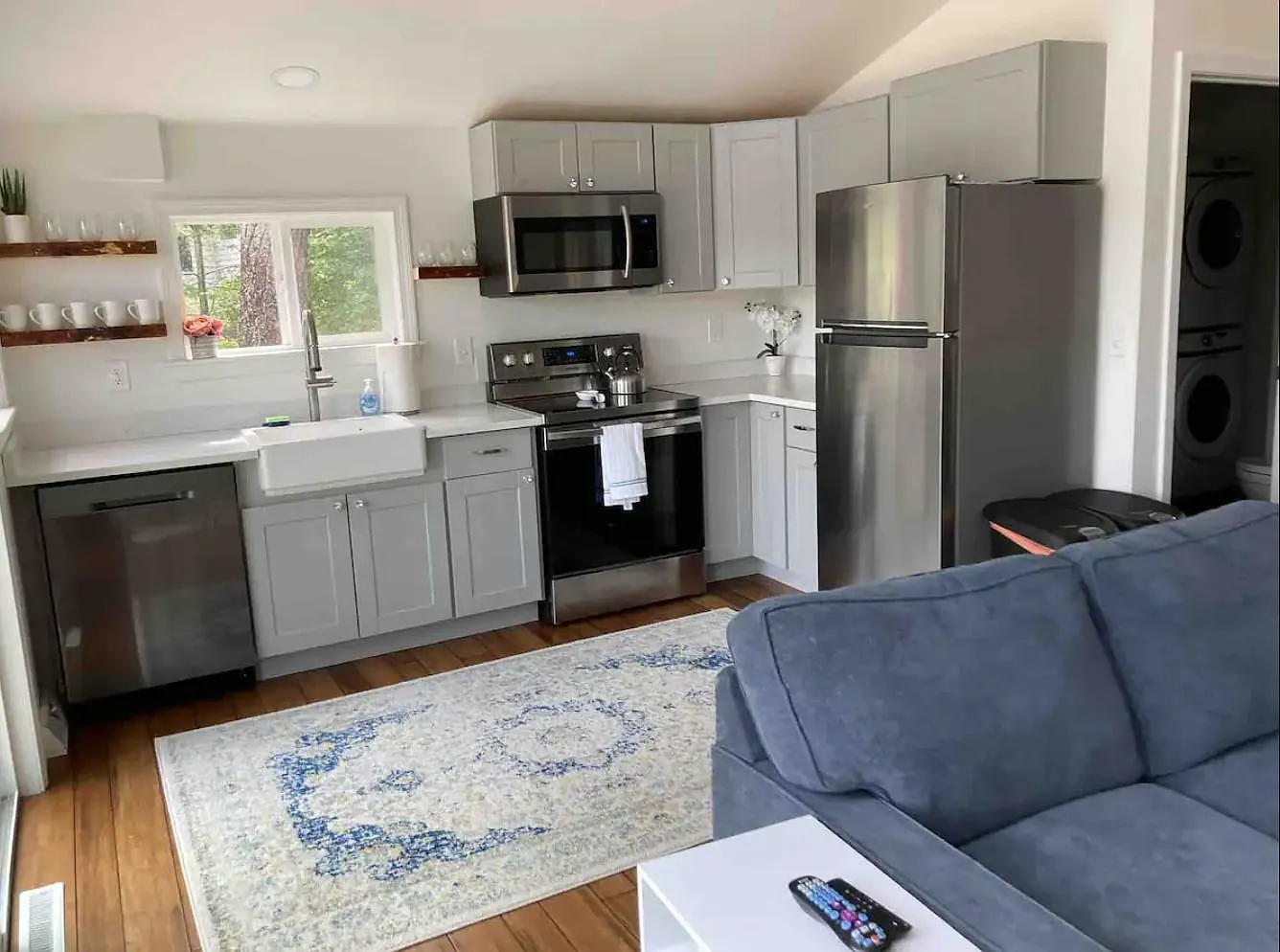 2 bed, 620 sqft, $2,500 — Photo 3