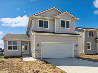 556 SE Dapple Dr, West Des Moines, IA 50265