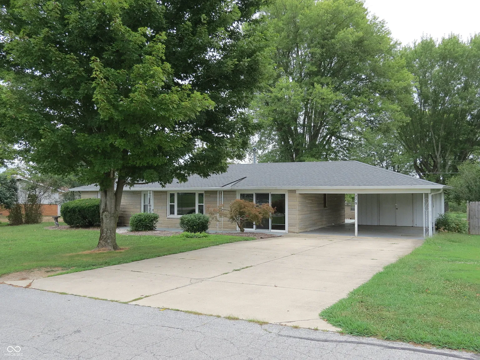 279 Arnold St photo 1