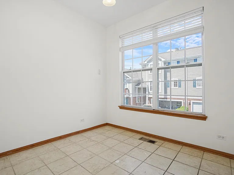 2304 Hudson Cir — Photo 12