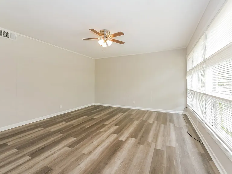 39299_017_living_room_12970309.jpg