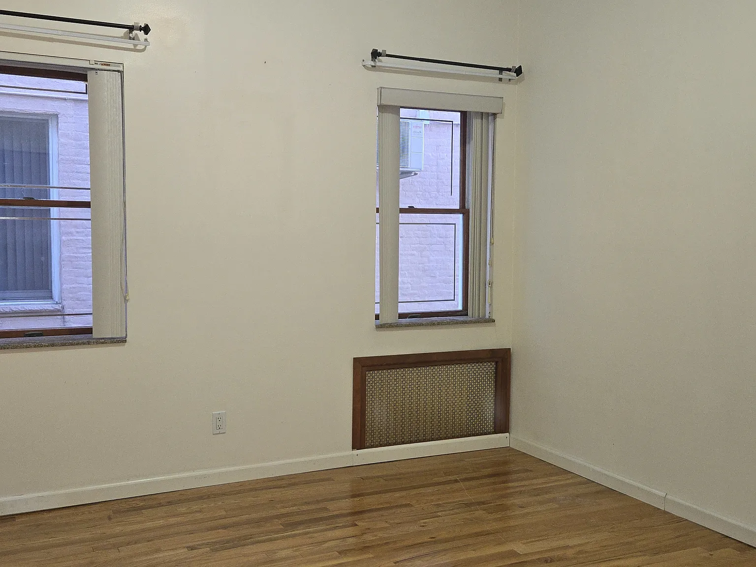 6405 19th Ave — Photo 3