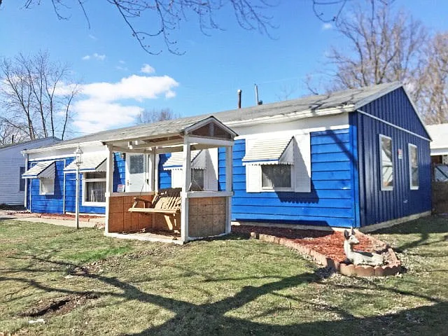 1307 Parkview Dr photo 1