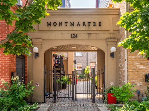 124 Guigues Ave #D, Ottawa, ON K1N 5H7