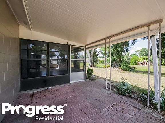 3rd image of 734 Royal Palm Dr