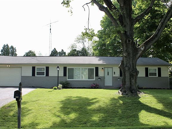 2nd image of 413 S Owens Dr