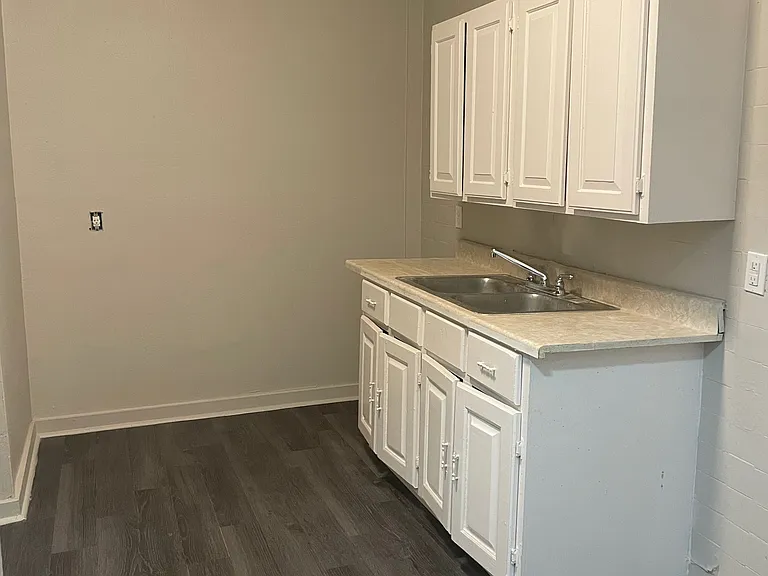 148 Gifford St — Photo 6