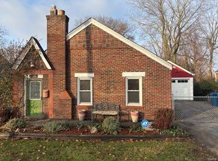 715 N Florissant Rd, Saint Louis, MO 63135