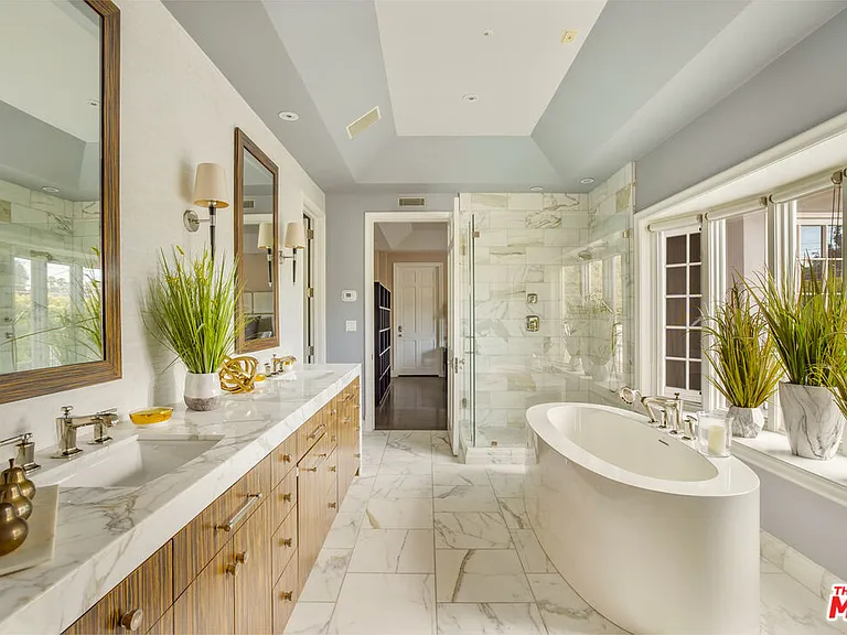 720 N Crescent Dr — Photo 18