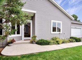 W206N16197 Stonebrook Dr, Jackson, WI 53037
