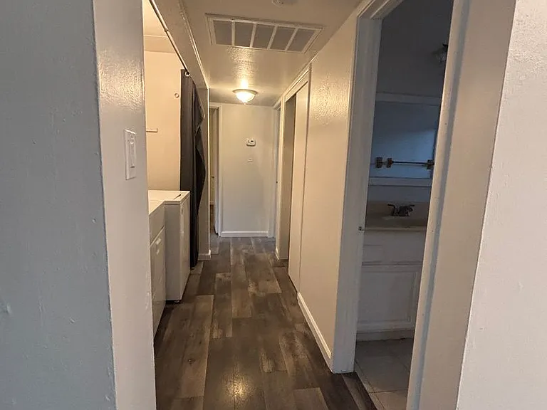 612 Gregory Ct — Photo 4