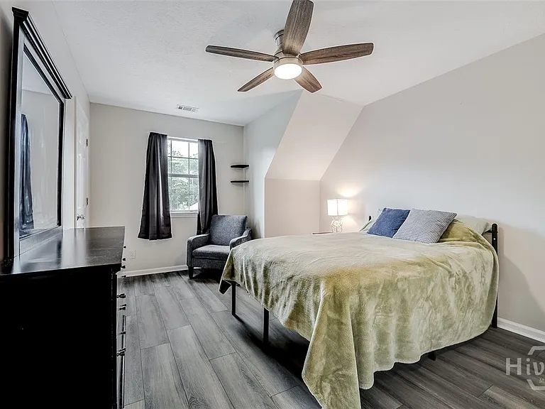 110 Embassy Ct — Photo 30