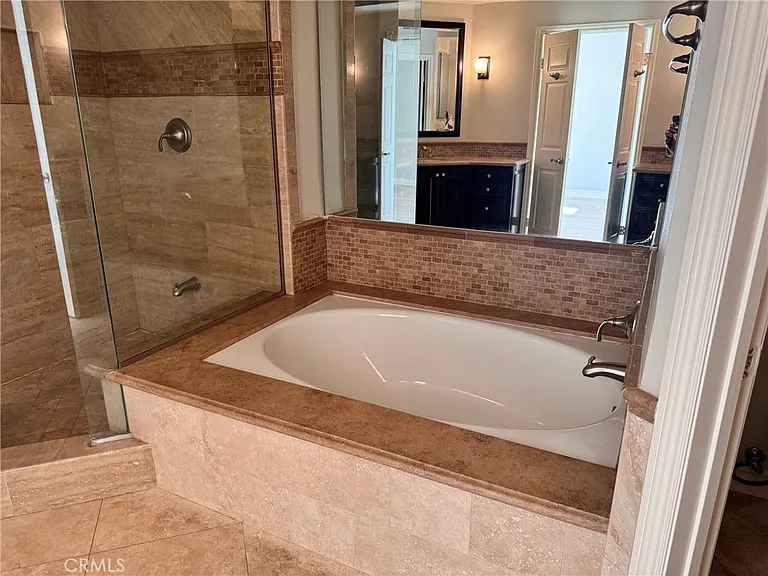 825 Hibiscus Ct — Photo 32