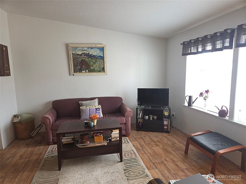 3rd image of 412 Quail Lane