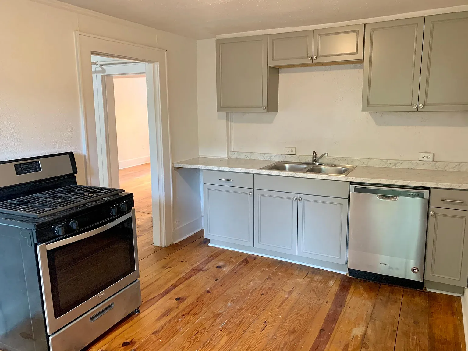 1 bed, 800 sqft, $899 — Photo 2