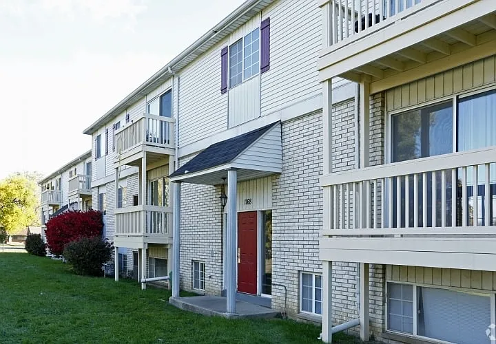 Sterling Pointe Apartments — Photo 2