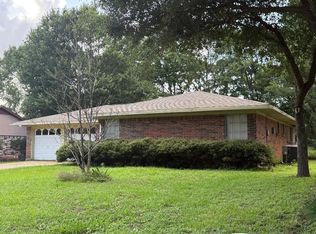 616 Hildred Ave, Conroe, TX 77303