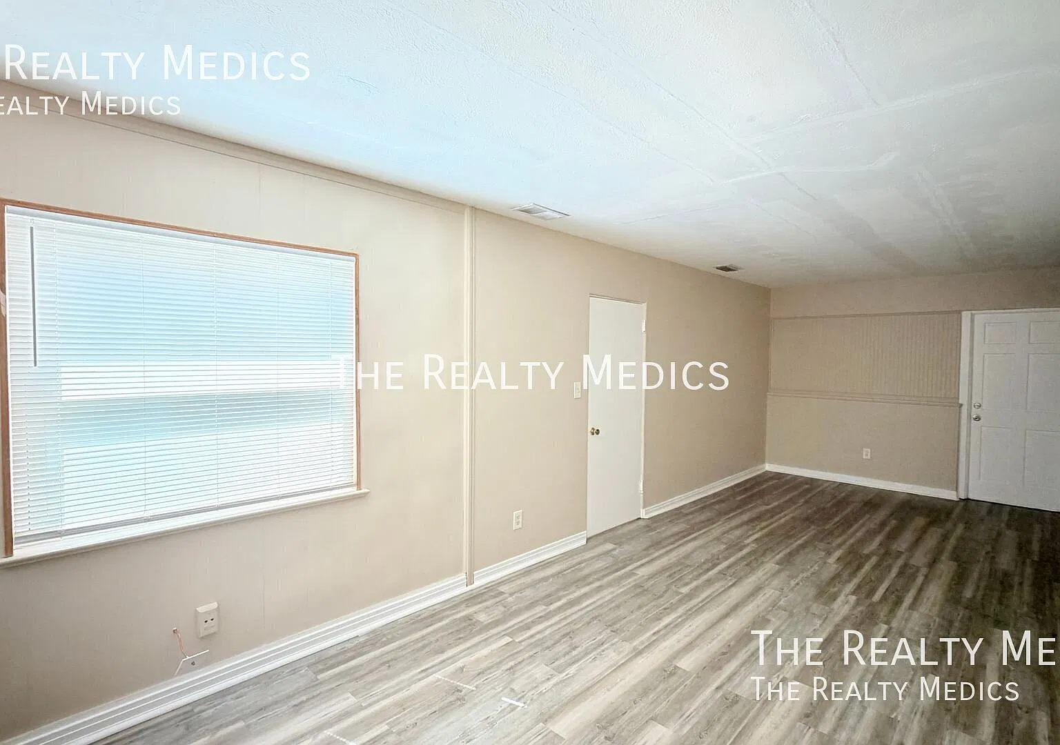 Beautiful Home In College Park- Pet Friendly! — Photo 3