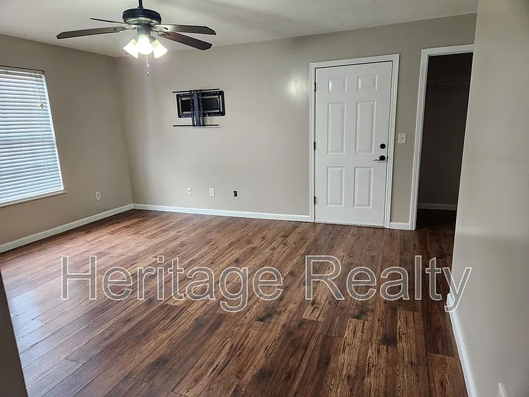 4820 Poplar Crest Way — Photo 5