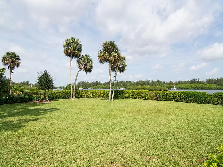215 Live Oak Rd — Photo 20