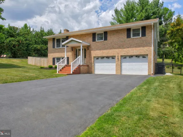135 Horseshoe Blvd, Annville, PA 17003
