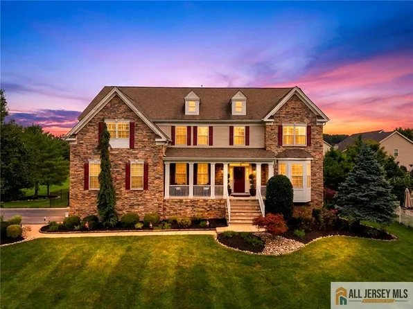 237 Leffler Cir, Florence, NJ 08518