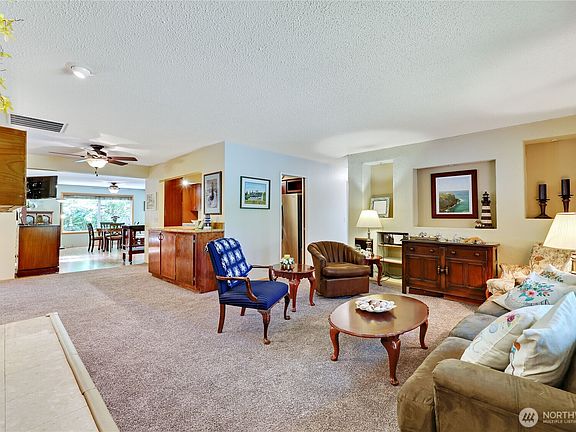 5th image of 541 Surfcrest Place NE