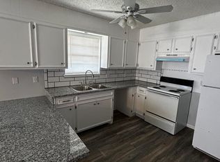 1923 13th St #B, Lubbock, TX 79401