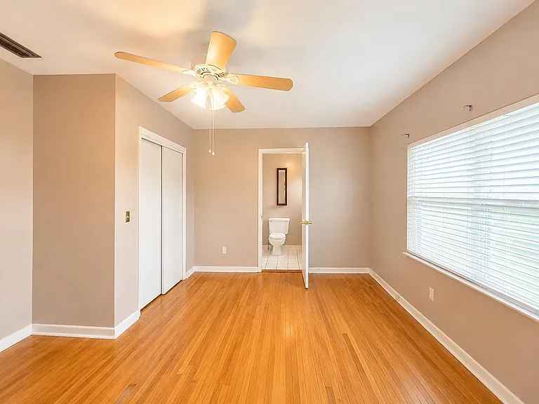 702 Avenue H NE #702 — Photo 13