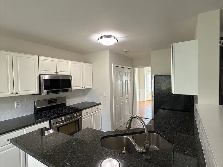 4015 Crabapple Lake Ct — Photo 10