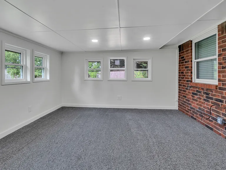2319 E Robinson St — Photo 38