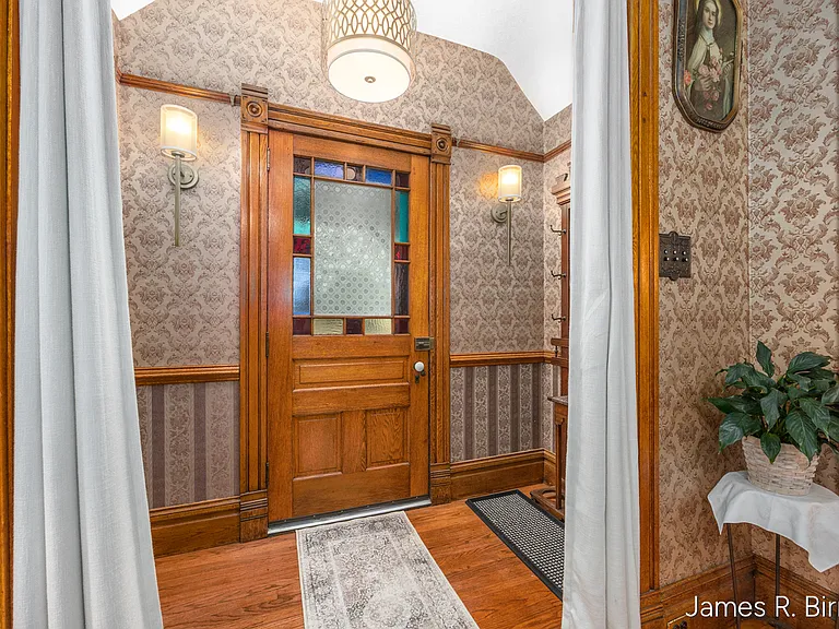 529 Avery St — Photo 6