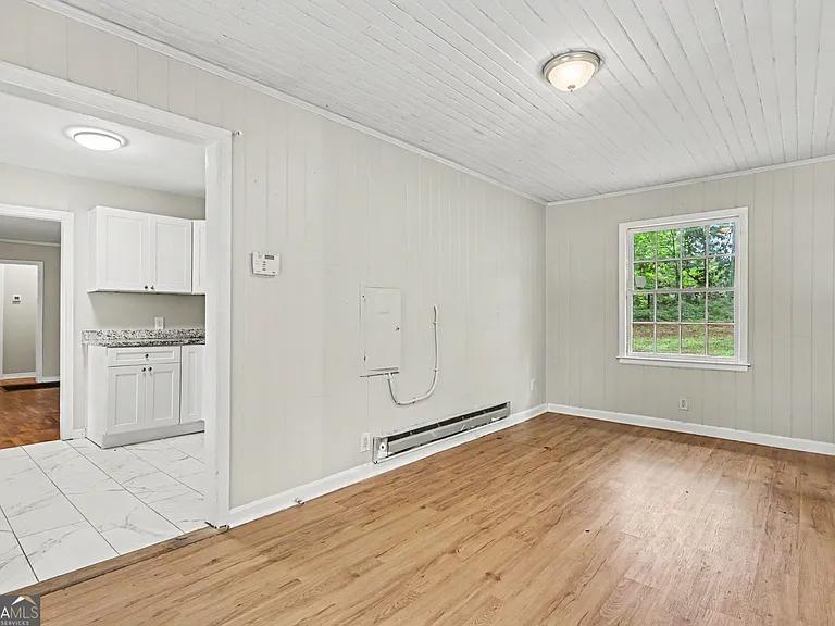 3743 Poplar Dr — Photo 7