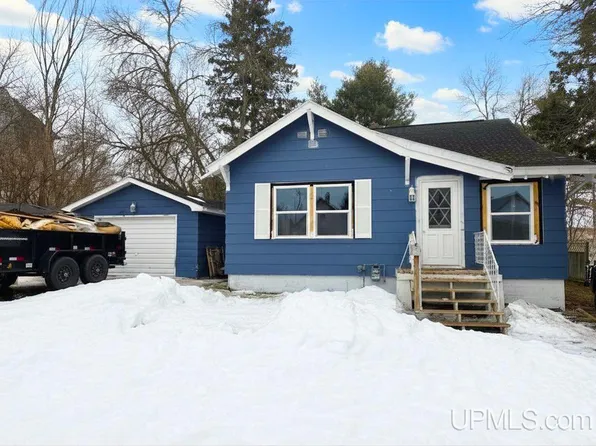 210 Blossom St, Iron River, MI 49935