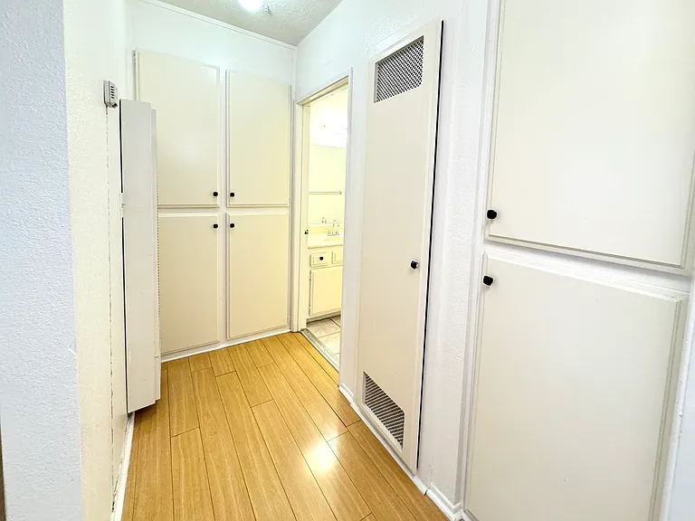 13105 Kornblum Ave — Photo 17