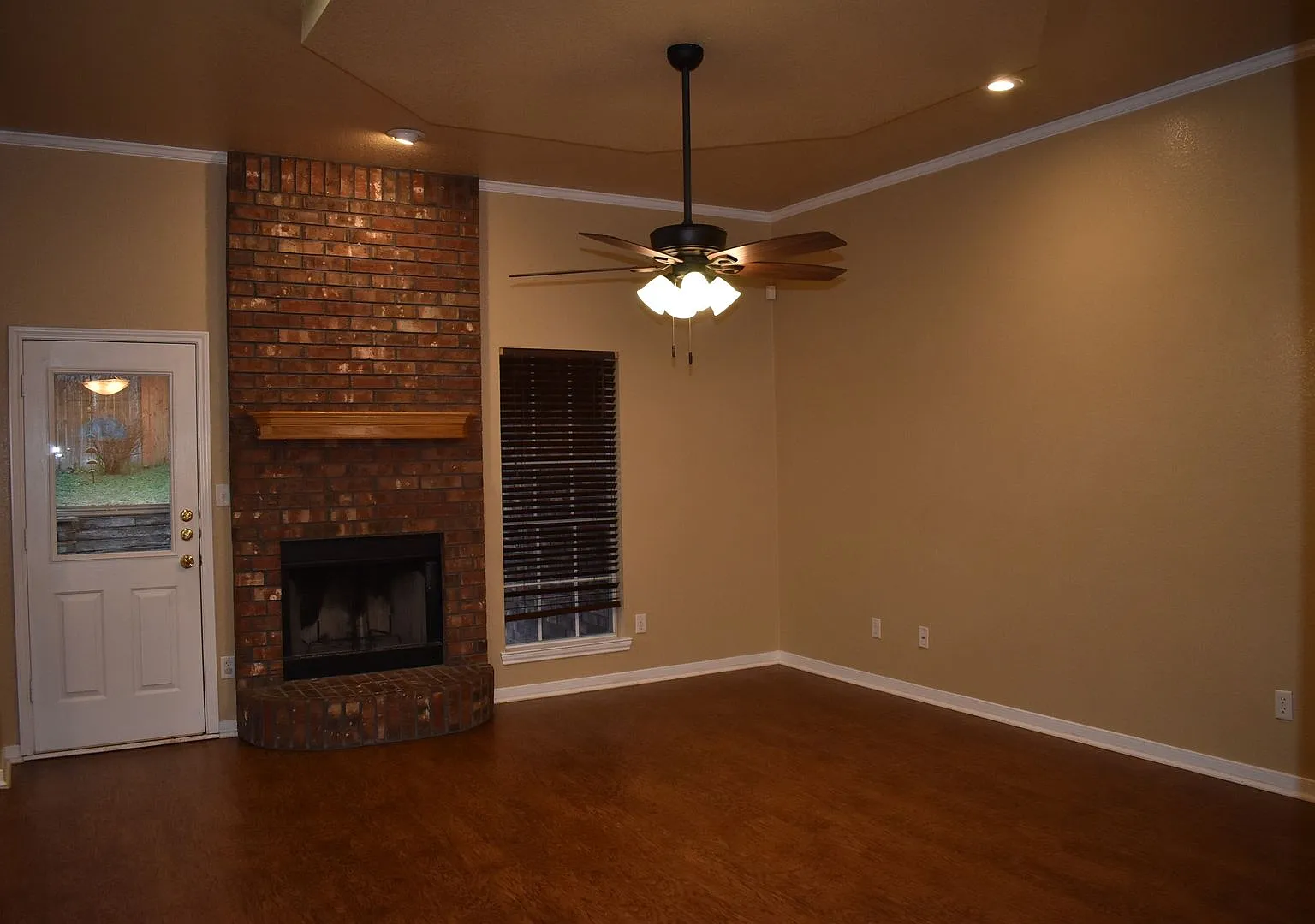3bd/2ba Pet friendly home with wood burning fireplace and minutes from Ft Hood! — Photo 3