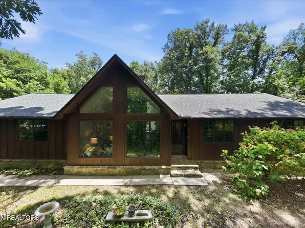 3433 Russellwood Dr, Rockford, TN 37853
