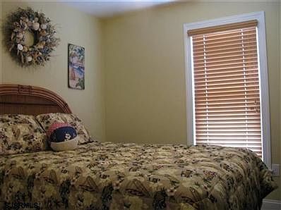 4th image of 1563 Asbury Ave