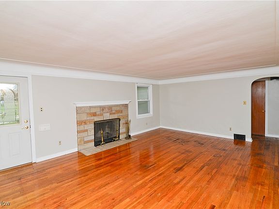 5th image of 358 Brookfield Ave