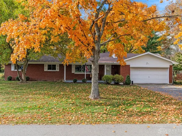 835 Newton Dr, Dayton, OH 45434