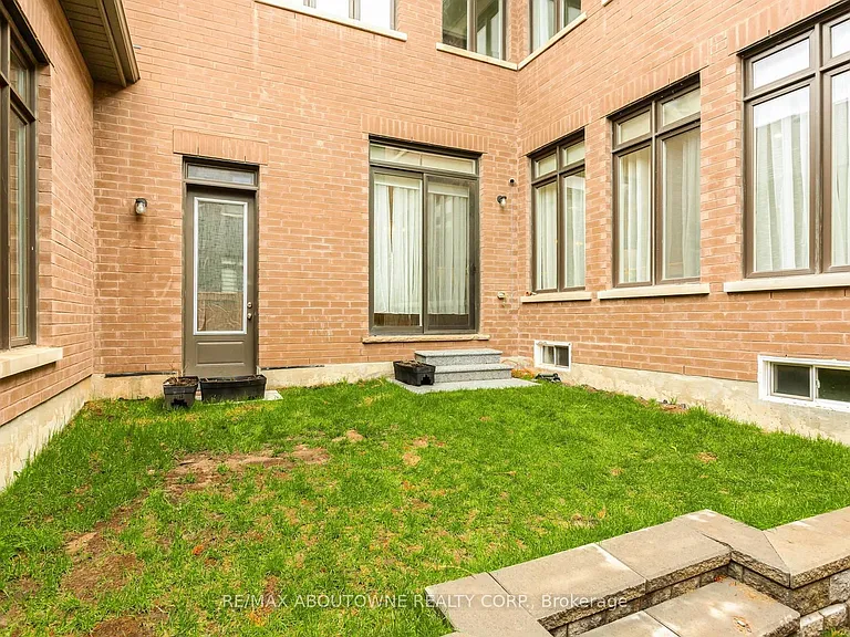 3294 Millicent Ave — Photo 48