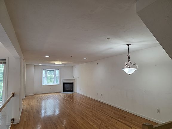 3rd image of 3103 Maple Brook Rd Unit 3103